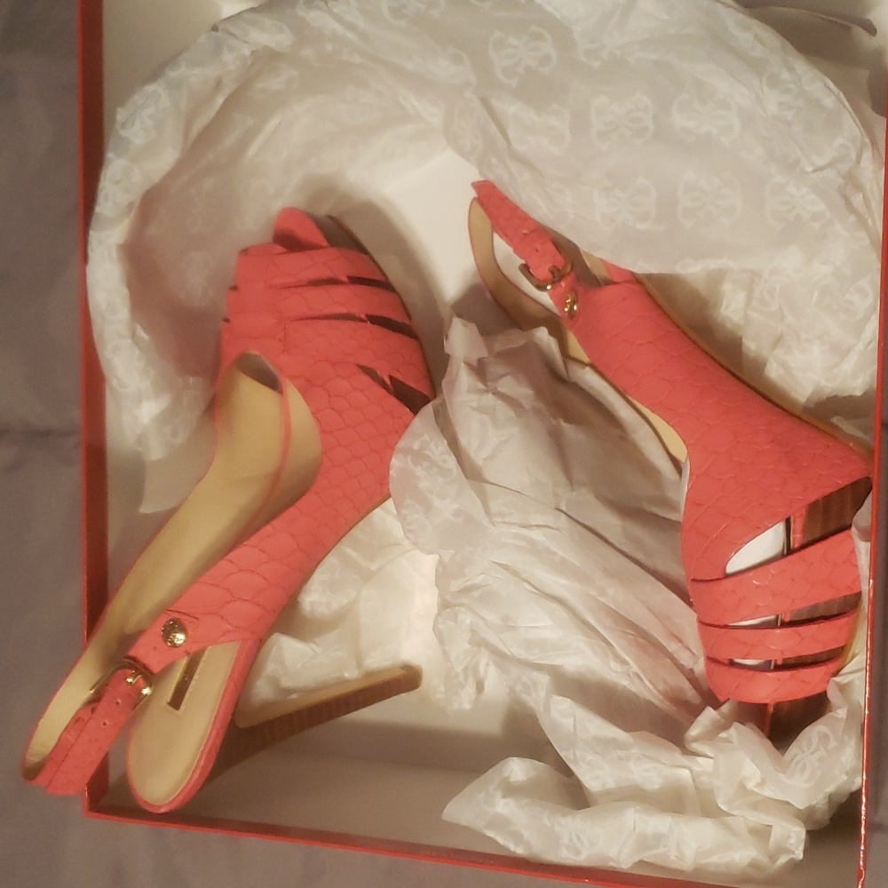 Guess size 5.5 heels BRAND NEW